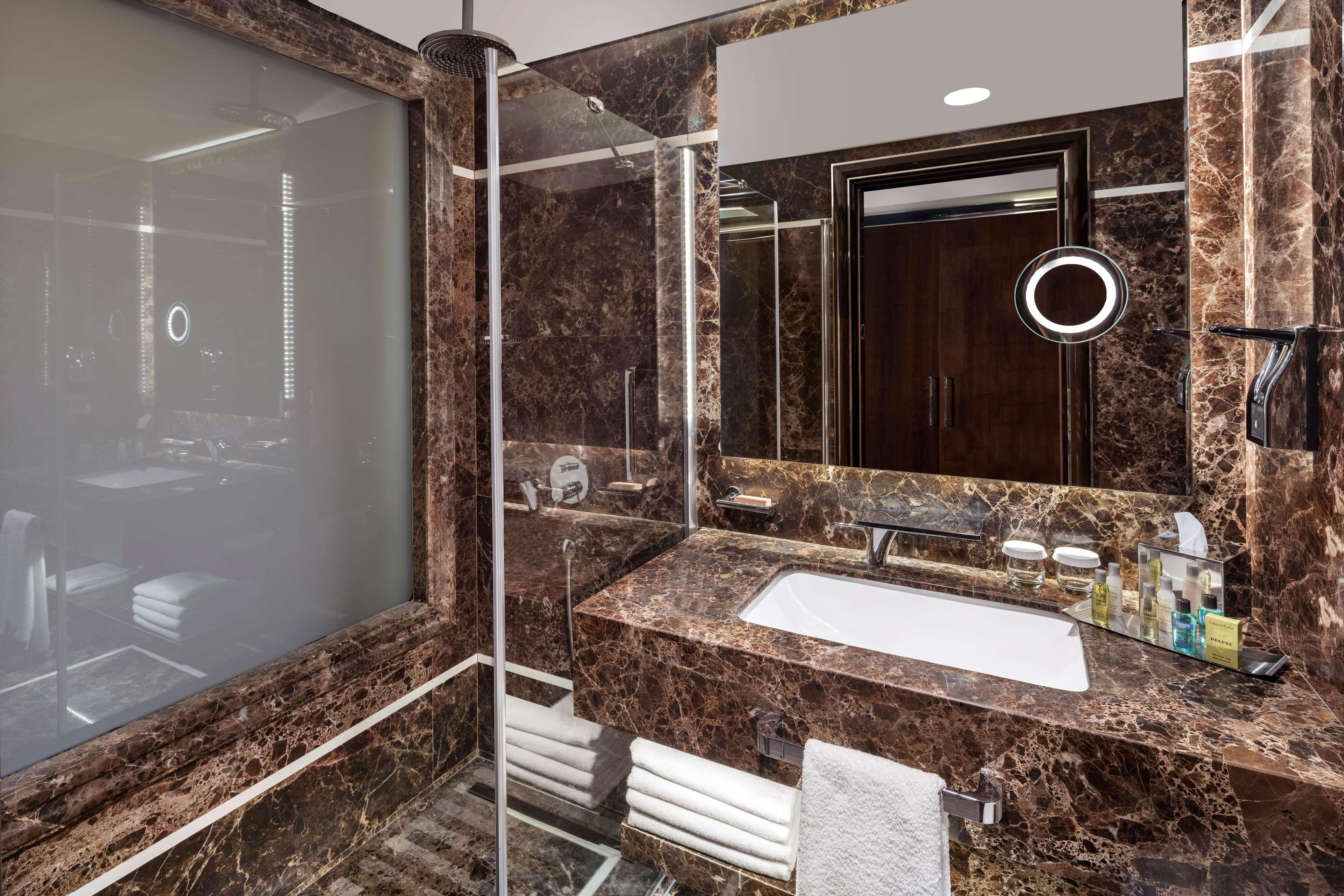 Doubletree By Hilton Gayrettepe Istanboel